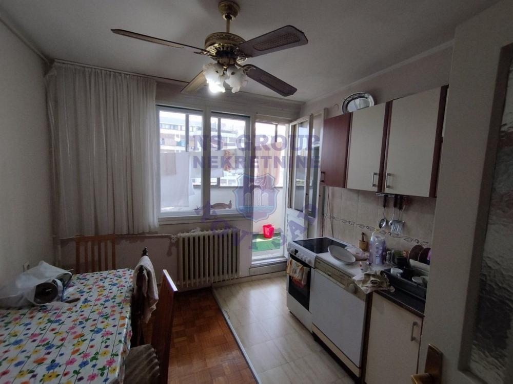 Slika 2 - Dvosoban, 59m2, Banatić Novi Sad, sa terasom, ima lift