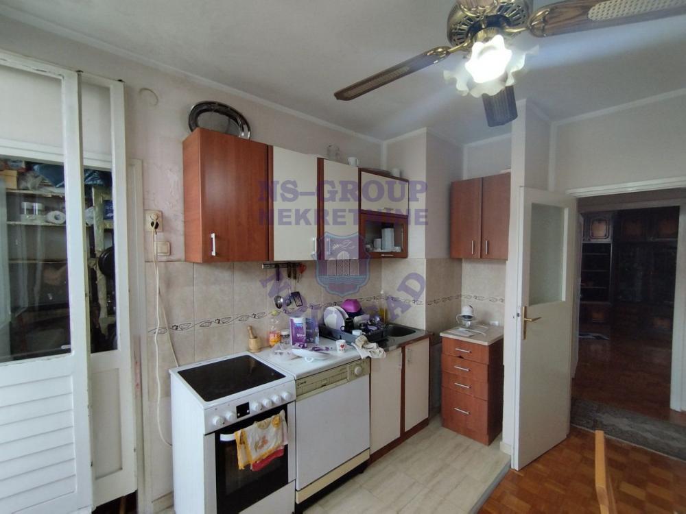 Slika 3 - Dvosoban, 59m2, Banatić Novi Sad, sa terasom, ima lift