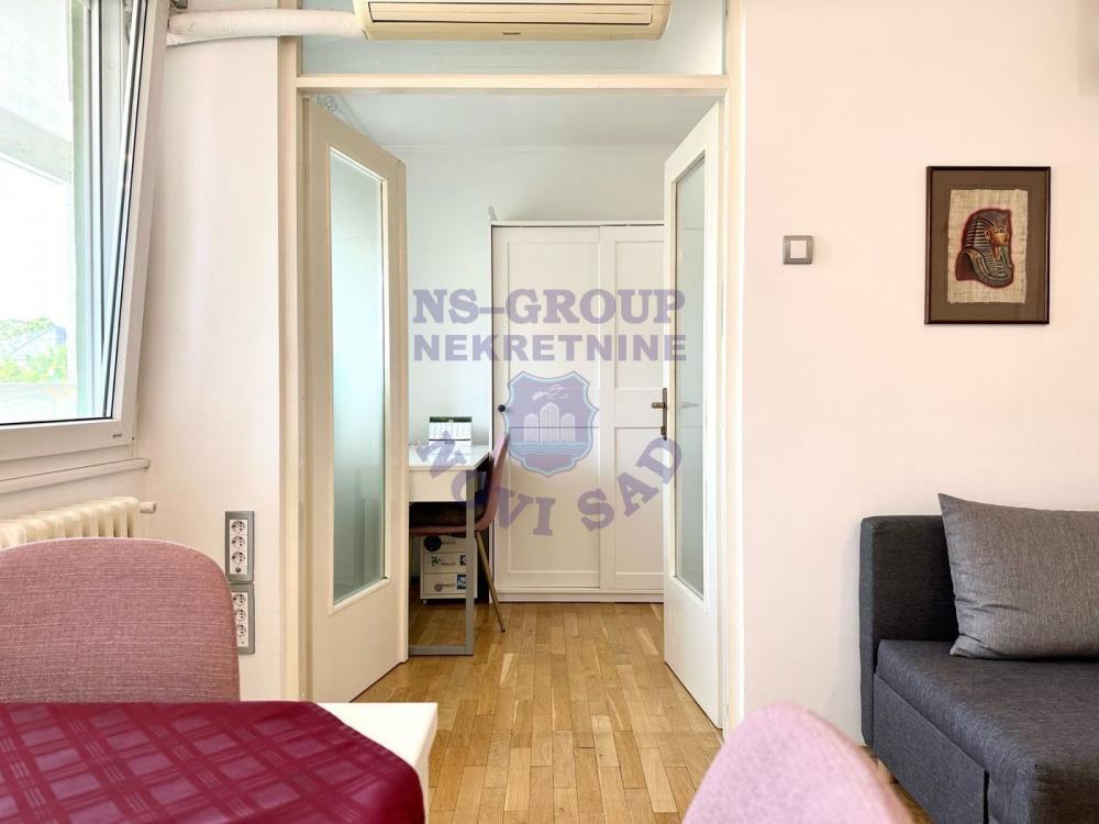 Slika 4 - Jednoiposoban, 38m2, Novo naselje Novi Sad, sa terasom, ima lift