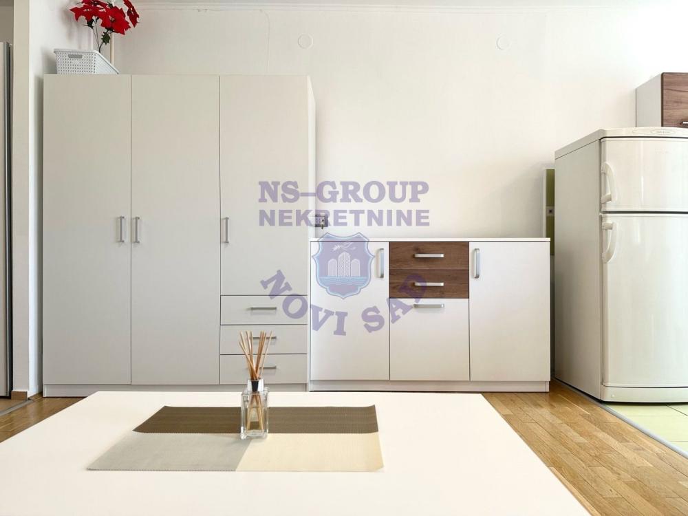 Slika 5 - Jednoiposoban, 38m2, Novo naselje Novi Sad, sa terasom, ima lift