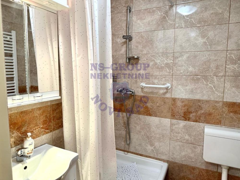 Slika 8 - Jednoiposoban, 38m2, Novo naselje Novi Sad, sa terasom, ima lift