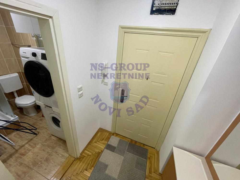 Slika 7 - Kompletno nameštena garsonjera kod detelinarske pijace-odličan stan-EXTRA-