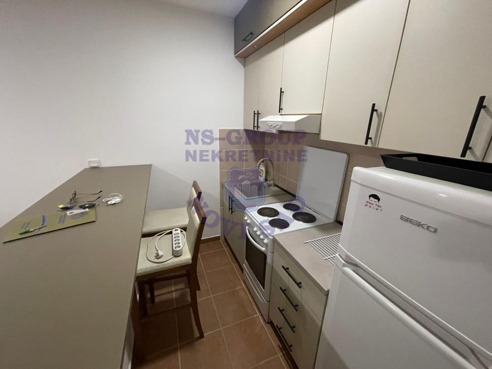 Slika 4 - Kompletno nameštena garsonjera kod detelinarske pijace-odličan stan-EXTRA-