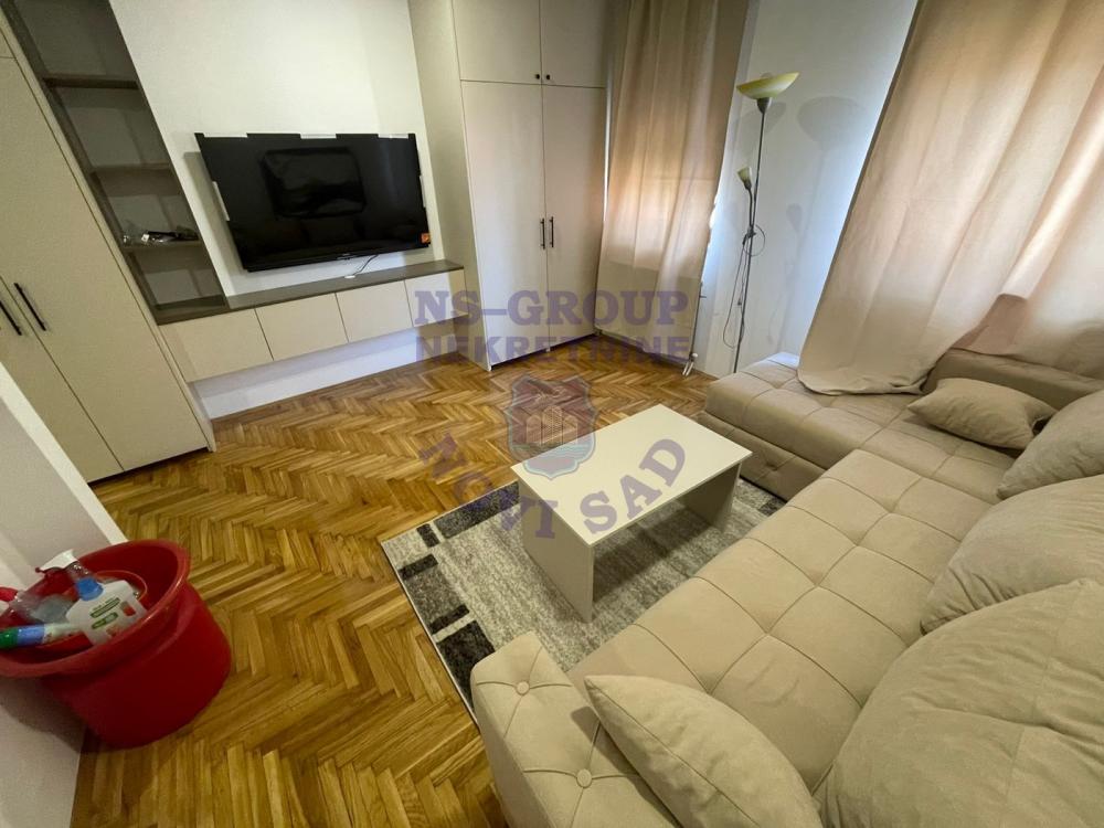 Slika 1 - Kompletno nameštena garsonjera kod detelinarske pijace-odličan stan-EXTRA-