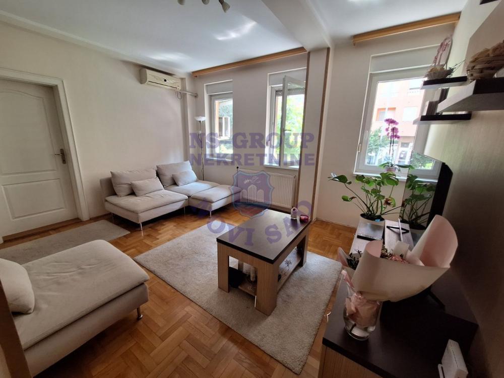 Slika 0 - Komforan dvoiposoban stan izuzetno lepog i funkionalnog rasporeda