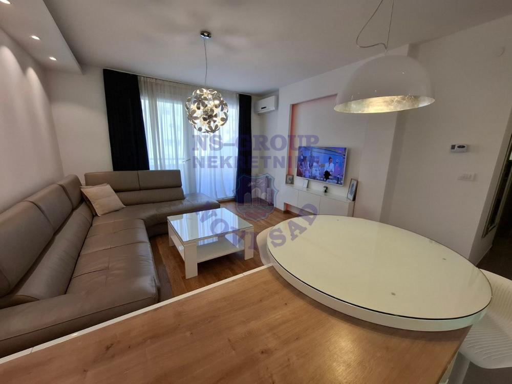 Slika 2 - Perfektan trosoban stan blizu Sajma!