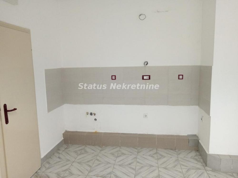 Slika 1 - Maksima Gorkog-Poslovni prostor-147 m2-065/3858-888