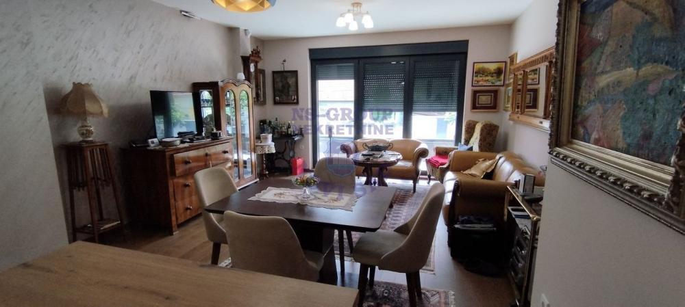 Glavna slika -Urbana vila, pripadajući deo dvorišta!