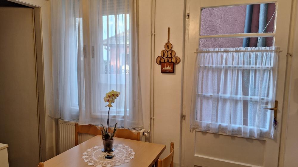 Slika 4 - Ne propusti ! Stan blizu centra , nadomak parka , sa terasom i predivnom zajedničkom baštomarka , 