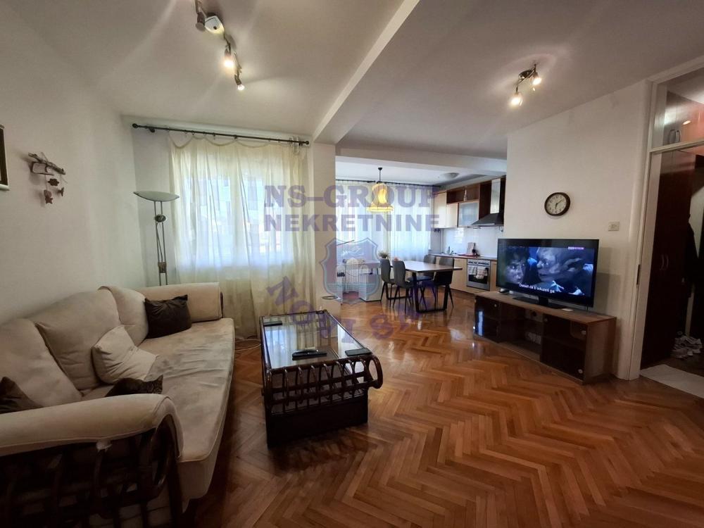 Glavna slika -Trosoban komforan stan- Grbavica!