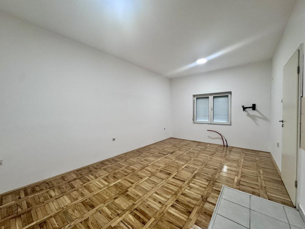 Slika 1 - Odlična garsonjera - Petrovaradin