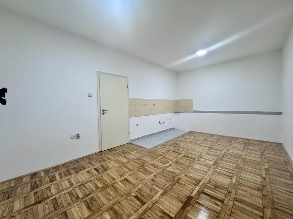 Slika 2 - Odlična garsonjera - Petrovaradin