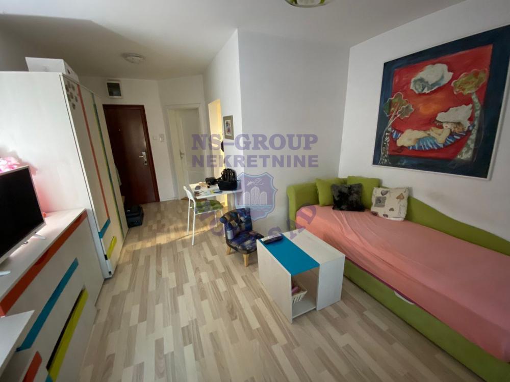 Slika 1 - Jednosoban, 25m2, Grbavica Novi Sad, sa terasom, ima lift