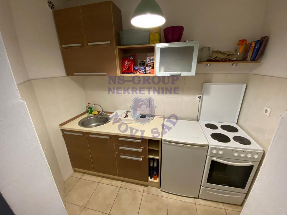 Slika 3 - Jednosoban, 25m2, Grbavica Novi Sad, sa terasom, ima lift