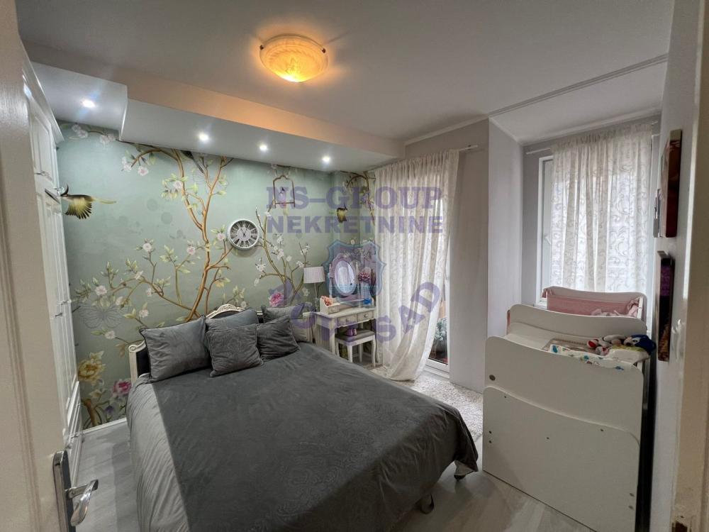 Slika 6 - Trosoban stan na Socijalnom ! 