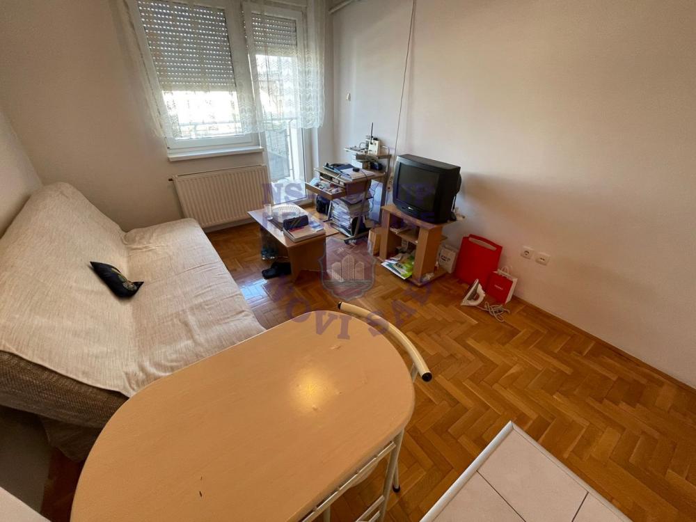 Slika 1 - Kompletno namešten stan na Novoj Detelinari!