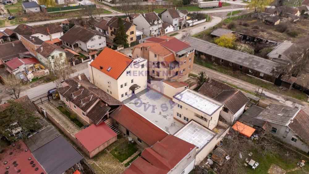 Glavna slika -Divan trosoban stan na Telepu