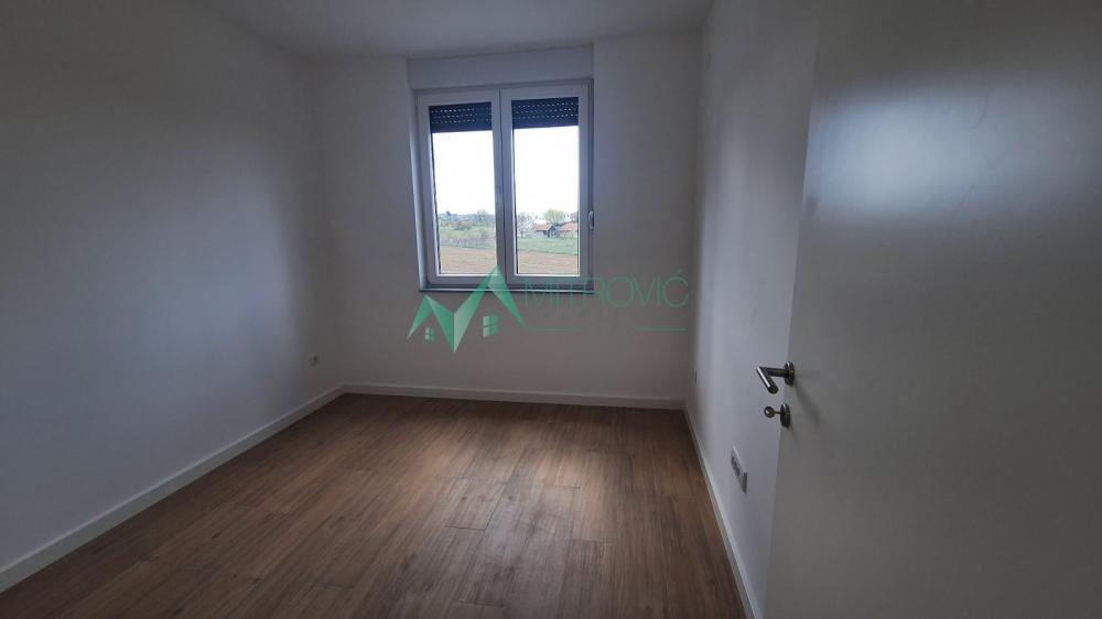 Slika 4 - Četvorosoban porodični stan na Alibegovcu 