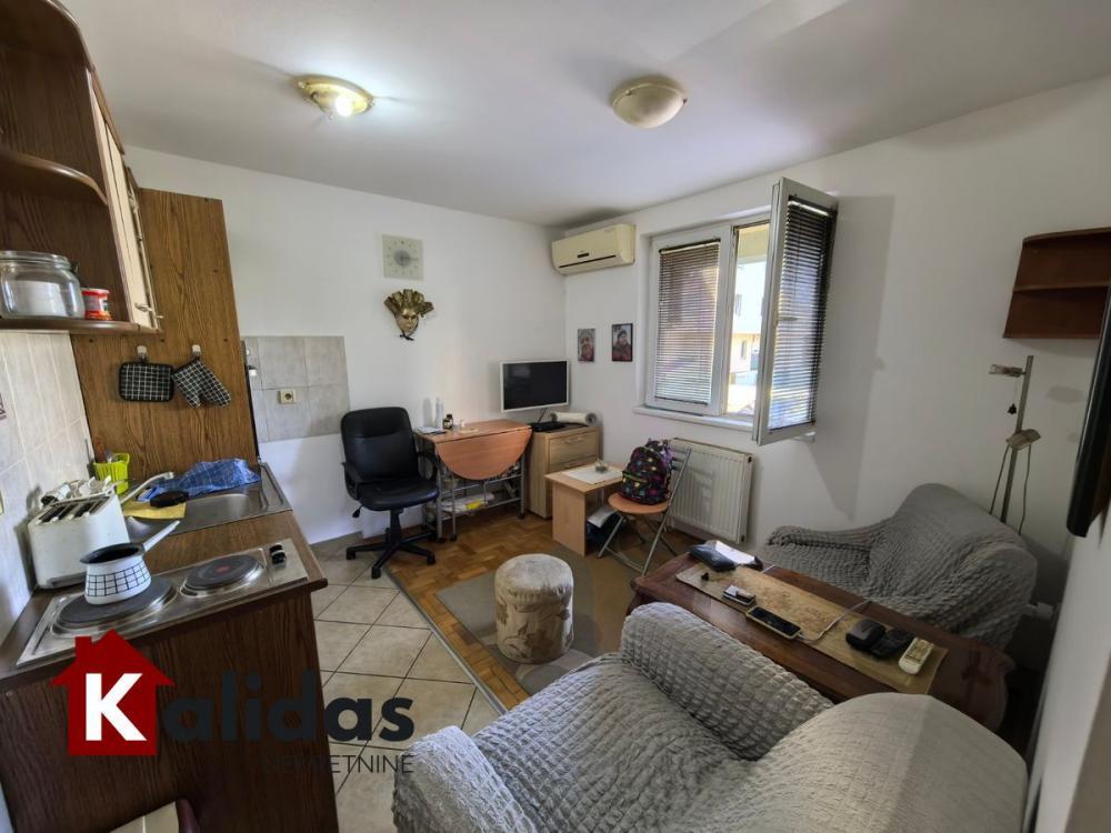 Glavna slika -Stan,NOVI SAD,BULEVAR EVROPE,kv: 27, € 86500, ID: 1007875