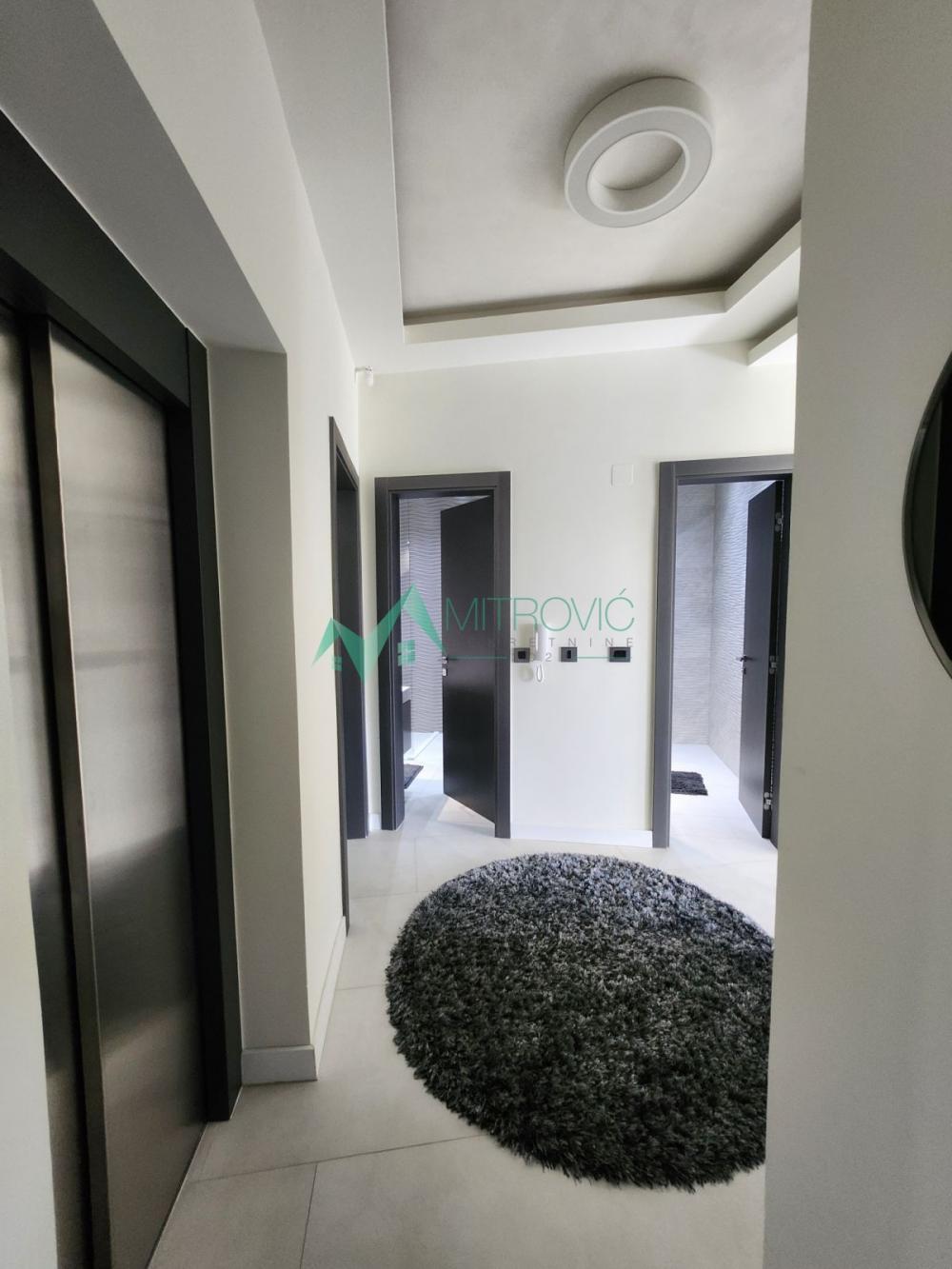 Slika 5 - Prodaje se luksuzan četvorosoban stan sa četiri parking mesta 