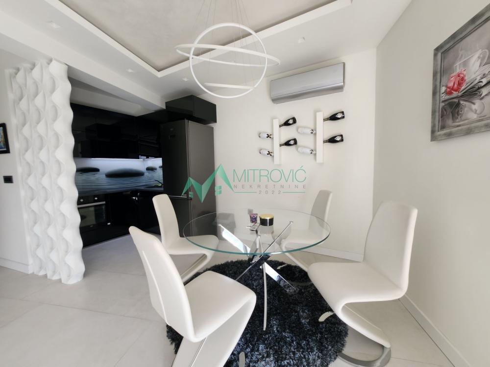 Slika 2 - Prodaje se luksuzan četvorosoban stan sa četiri parking mesta 