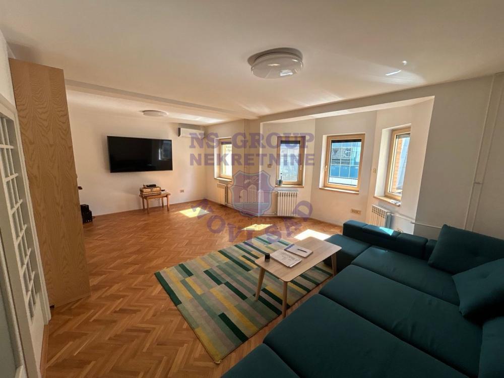 Glavna slika -Retko u ponudi! Četvorosoban stan na Spensu