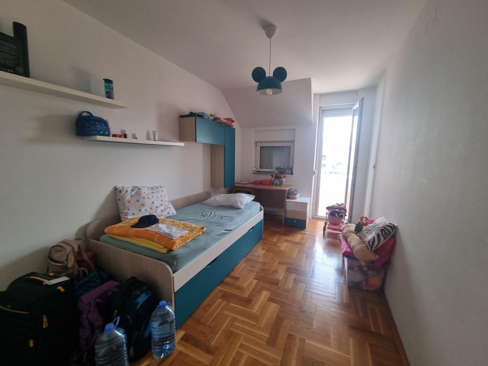 Slika 2 - Nov, sa nameštajem i parkingom