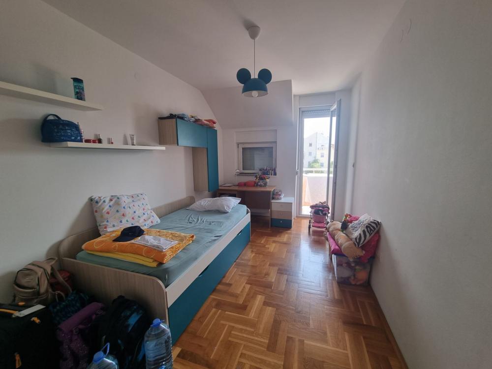 Slika 4 - Nov, sa nameštajem i parkingom