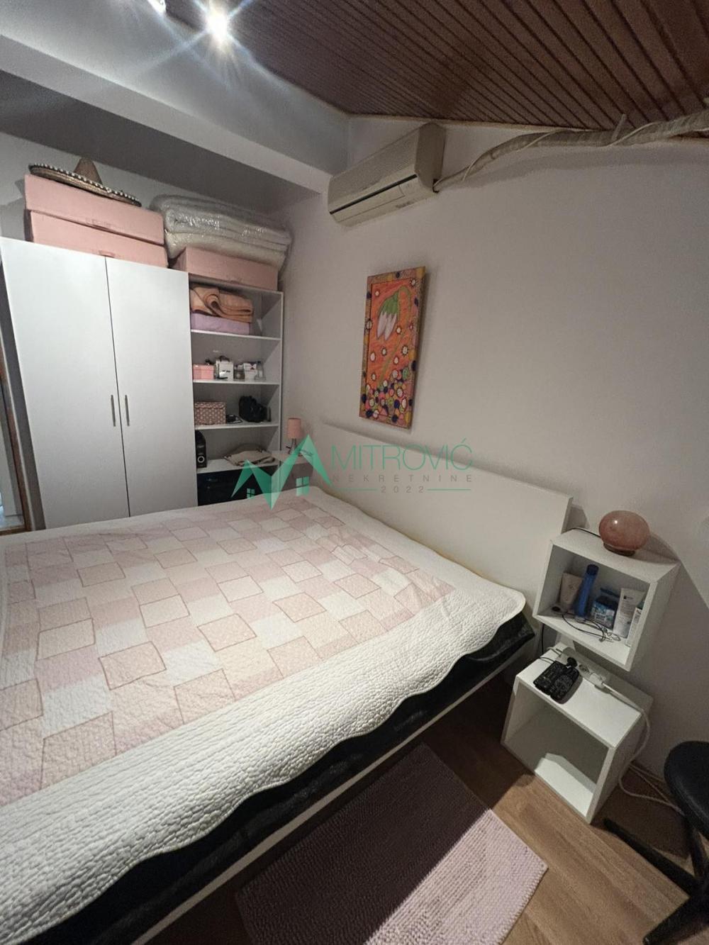 Glavna slika -Jednoiposoban stan kod Sajma 30 m2 