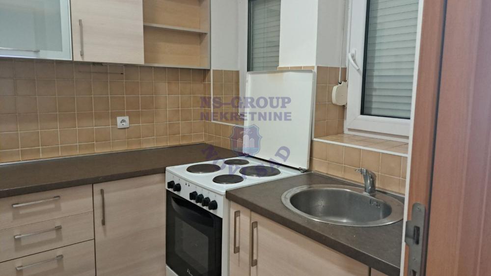 Slika 3 - Fantastičan dvosobanstan na jednoj od najtraženijih lokacija. Svetao , prostran. Sve prostorije imaju prirodnu ventilaciju. Bez većeg ulaganja. Pozovite nas.  543926