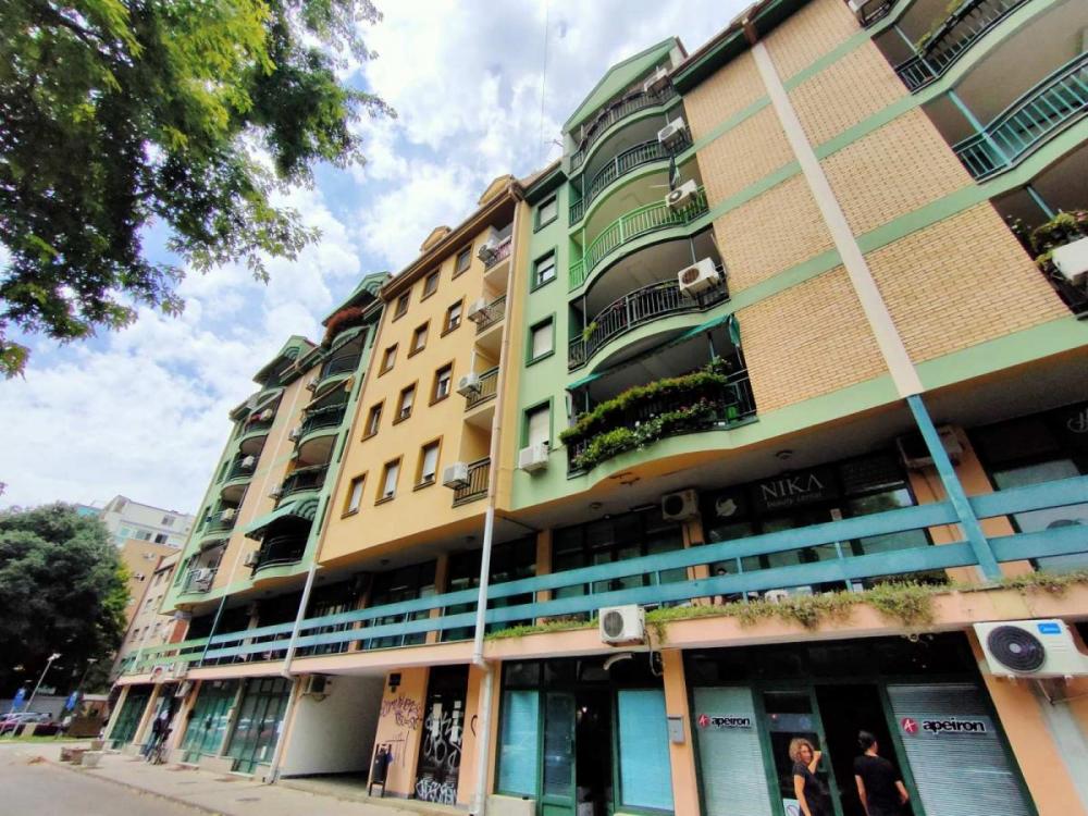 Slika 2 - TROSOBAN 103m Novi Sad Vase Stajića - strogi Centar Uknjizen