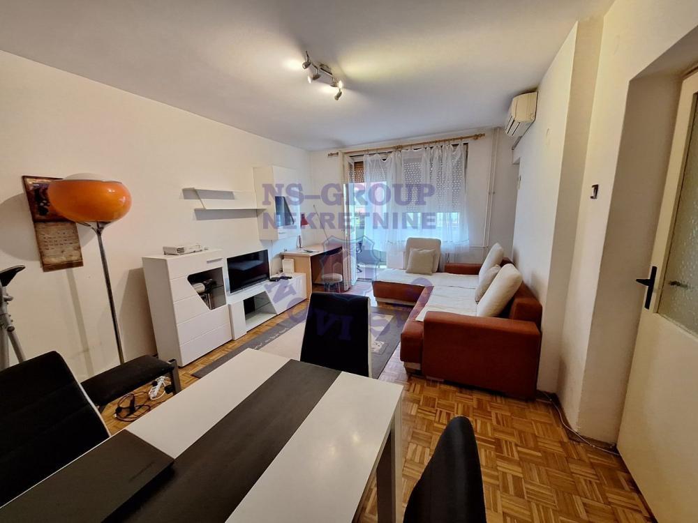 Glavna slika -Dvosoban stan na Staroj Detelinari