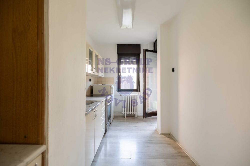 Slika 2 - Komforan dvosoban stan na Novom Naselju, može da bude dvoiposoban