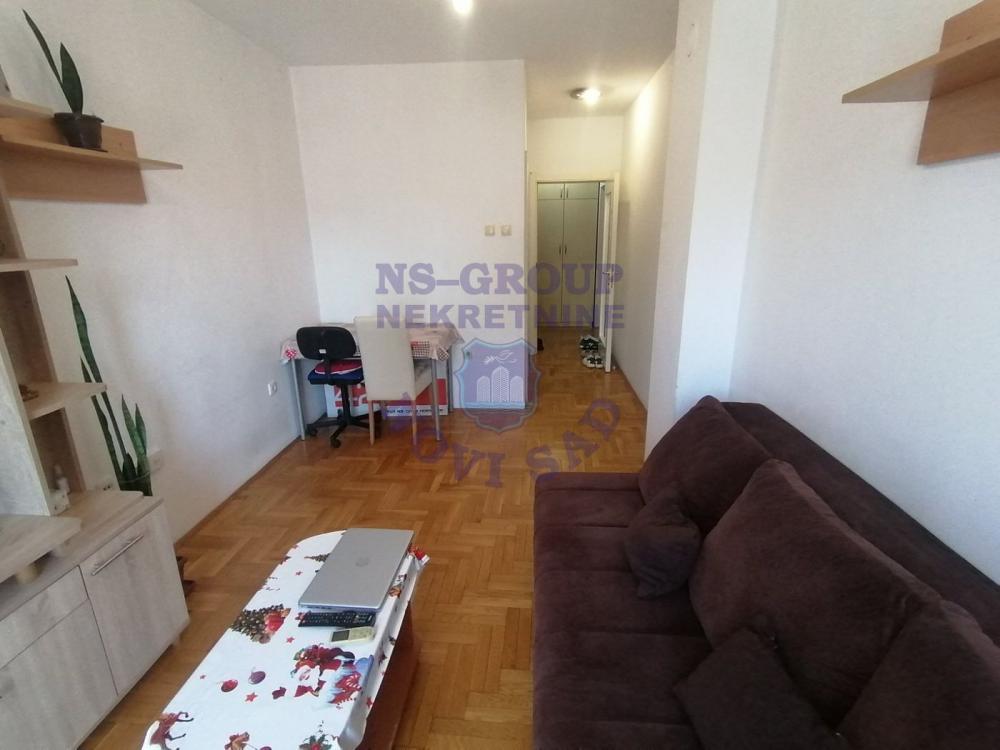 Glavna slika -Jednosoban stan na Bulevaru 25m2