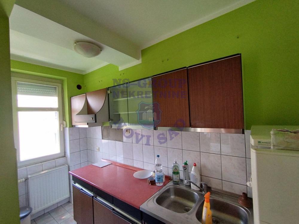 Slika 3 - Trosoban, 71m2, Bulevar oslobođenja Novi Sad, sa terasom, ima lift