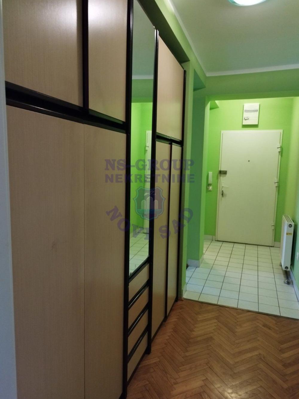 Slika 5 - Trosoban, 71m2, Bulevar oslobođenja Novi Sad, sa terasom, ima lift