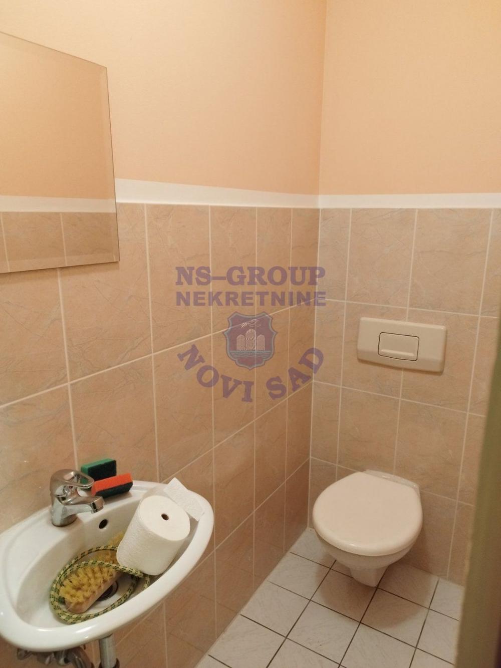 Slika 9 - Trosoban, 71m2, Bulevar oslobođenja Novi Sad, sa terasom, ima lift