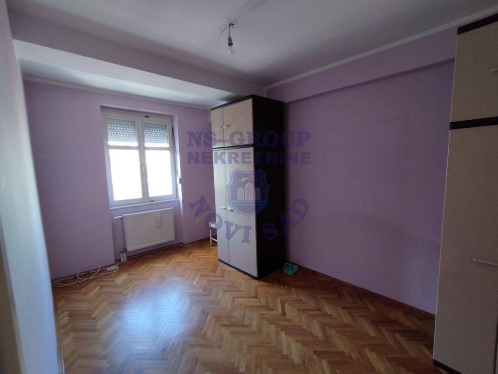 Slika 6 - Trosoban, 71m2, Bulevar oslobođenja Novi Sad, sa terasom, ima lift