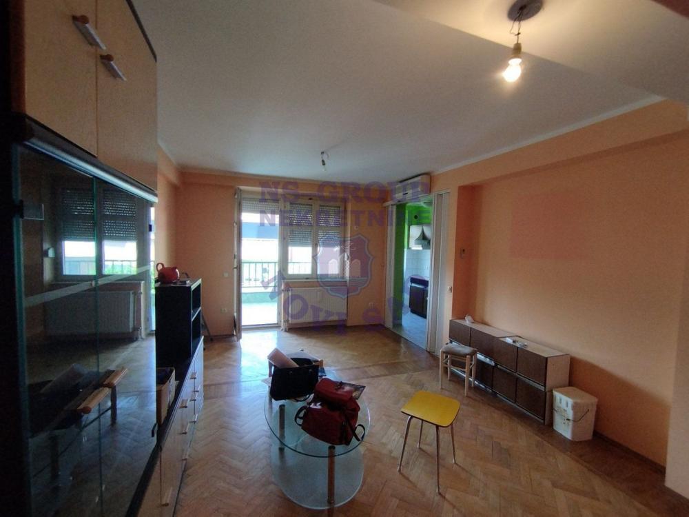 Glavna slika -Trosoban, 71m2, Bulevar oslobođenja Novi Sad, sa terasom, ima lift