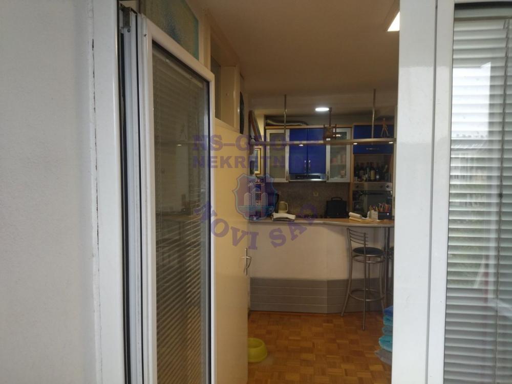 Slika 0 - Dvosoban stan na Bulevaru 54m2 