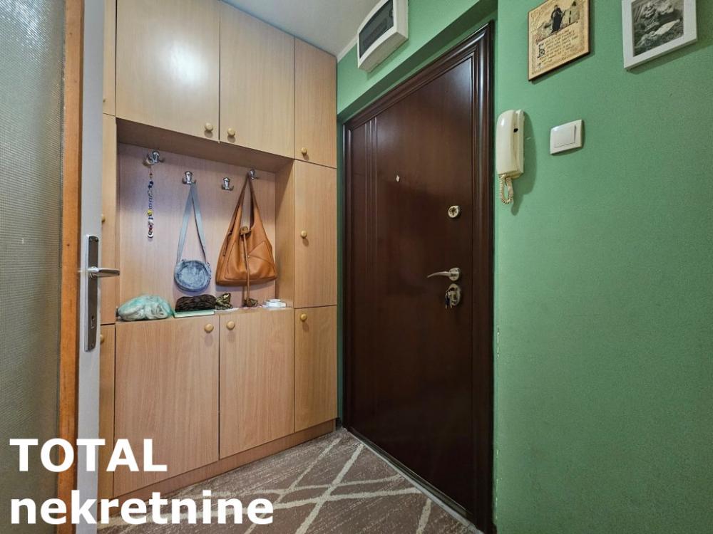 Slika 8 - Stan,NOVI SAD,BULEVAR,kv: 41.00, € 115000, ID: 1100669