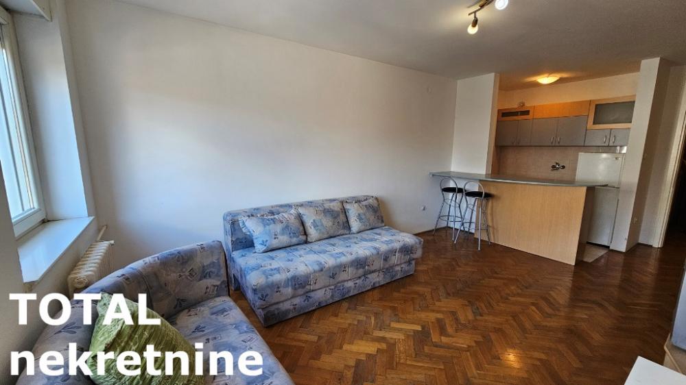 Slika 2 - Stan,NOVI SAD,CENTAR,kv: 29.00, € 105000, ID: 1100948