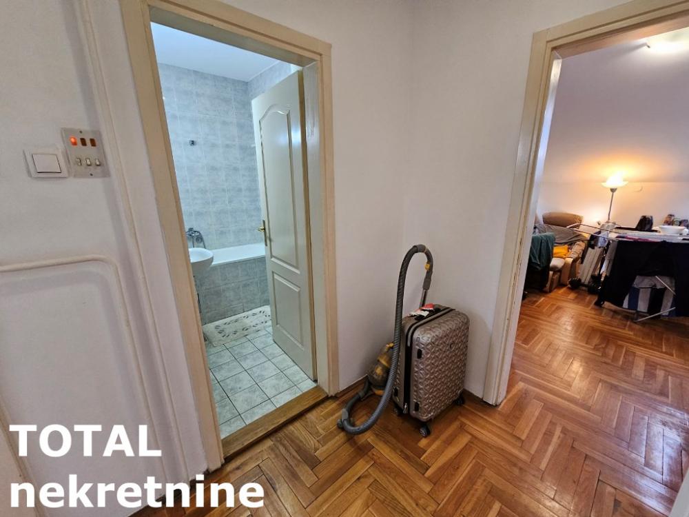 Slika 2 - Stan,NOVI SAD,BULEVAR,kv: 40.00, € 113300, ID: 1100968