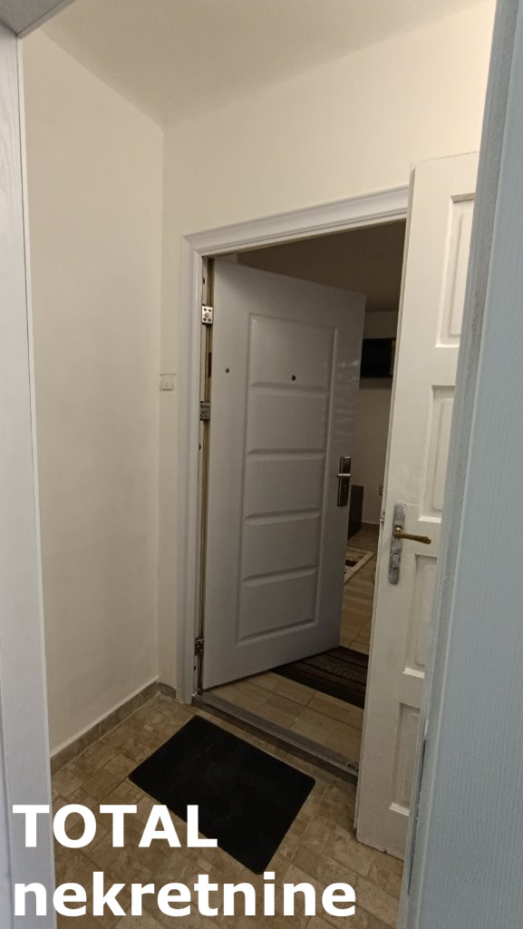 Slika 9 - Stan,NOVI SAD,CARA DUSANA,kv: 22.00, € 66950, ID: 1099859