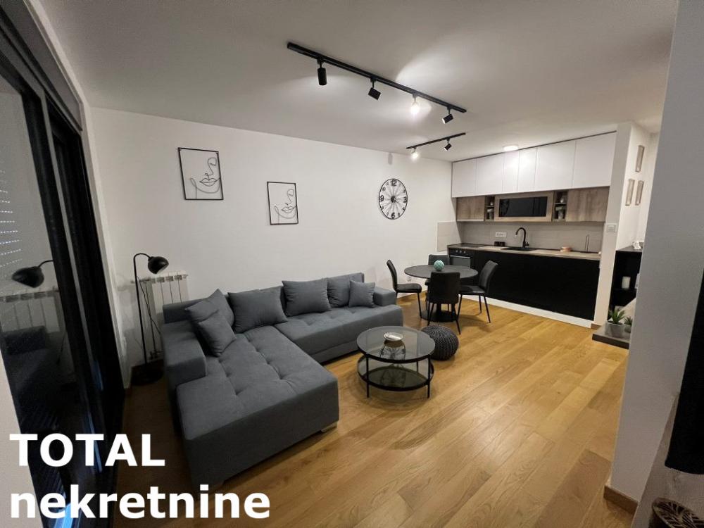 Slika 1 - Stan,NOVI SAD,CENTAR,kv: 48.00, € 185400, ID: 1099249