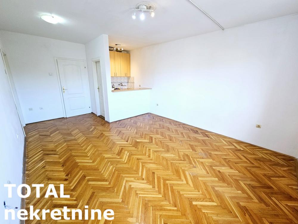 Slika 1 - Stan,NOVI SAD,CENTAR,kv: 42.00, € 123600, ID: 1100554