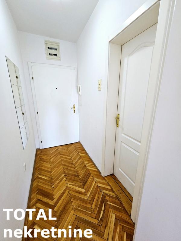 Slika 7 - Stan,NOVI SAD,CENTAR,kv: 42.00, € 123600, ID: 1100554