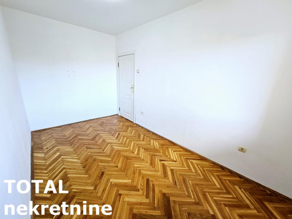 Slika 4 - Stan,NOVI SAD,CENTAR,kv: 42.00, € 123600, ID: 1100554