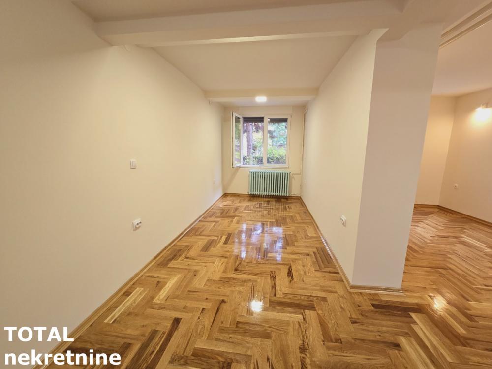 Slika 10 - Stan,NOVI SAD,CENTAR,kv: 37.00, € 114700, ID: 1099177