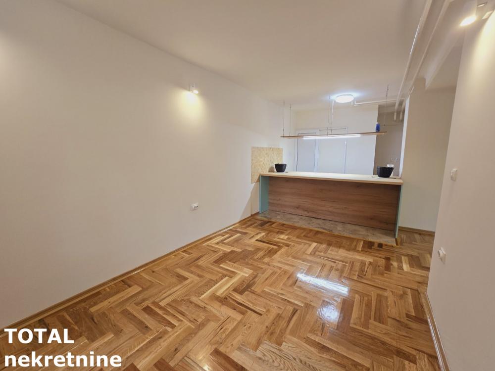 Slika 5 - Stan,NOVI SAD,CENTAR,kv: 37.00, € 114700, ID: 1099177